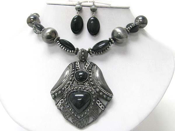 Jet stone and metal art deco pendant necklace earrign set