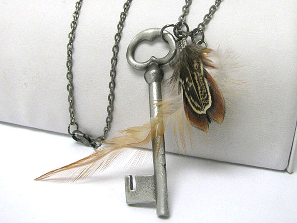 Burnish metal key pendant and feather long necklace