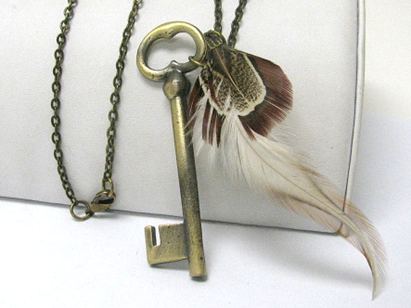 Burnish metal key pendant and feather long necklace