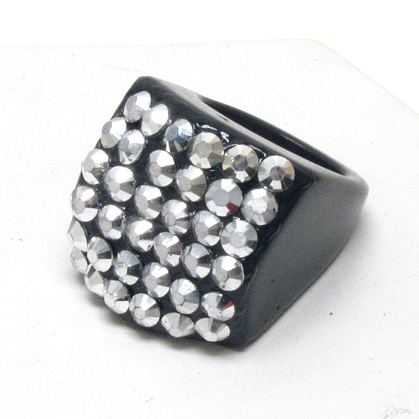 Multi stone deco acrylic ring