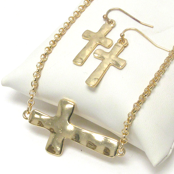 Hammered side cross pendant necklace earring set