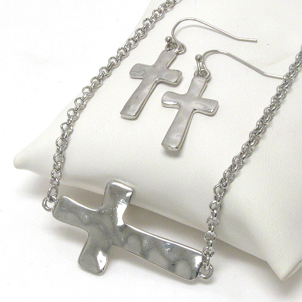 Hammered side cross pendant necklace earring set