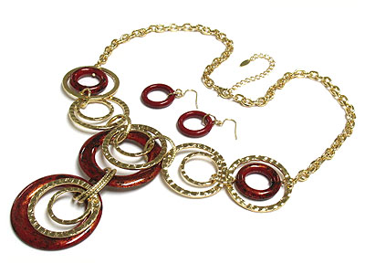 Multi size metal and acryl ring link chain necklace set