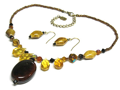 Natural stone pendant and seed bead necklace set