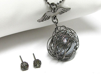 Metal wire wrapped pearl drop pendant necklace earring set