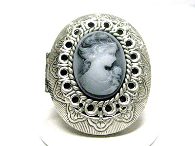 Cameo metal filigree oval ring