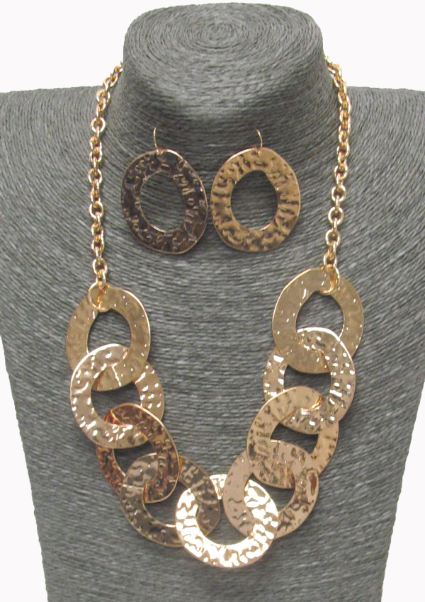 Textured multi metal ring link necklace set