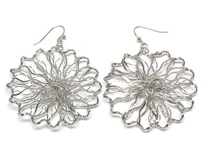 Metal filigree flower shape earring