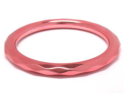 Facet cut pattern one color simple bangle 