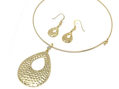 Hammered tear shape pendant  chocker and earring set 