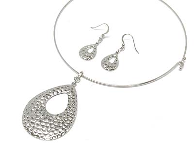 Hammered tear shape pendant  chocker and earring set 