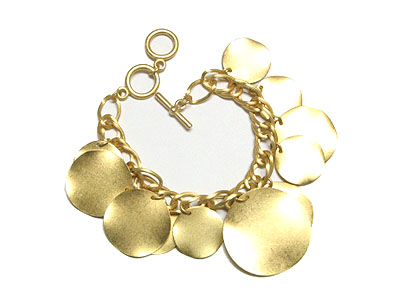 Round metal chip dangle toggle bracelet