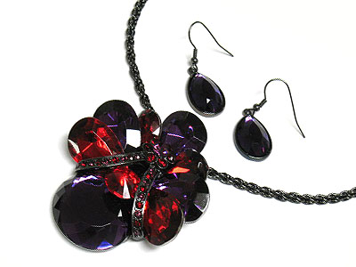 Crystal and facet glass stone clustered medal necklace and earring set