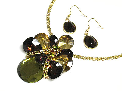 Crystal and facet glass stone clustered medal necklace and earring set