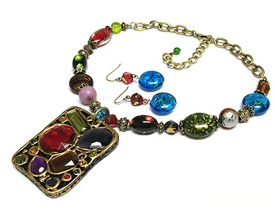 Glass art deco pendant necklace and earring set