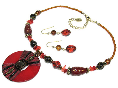 Ethnic style woods round pendant and multi resin beads necklace set