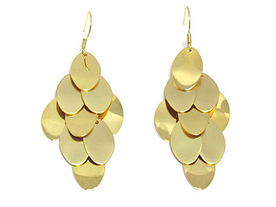 Multi metal dangling disk and scale shape earring