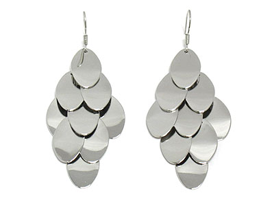 Multi metal dangling disk and scale shape earring