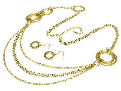 Three row metal chain and ring link necklace set