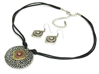 Pockmarked metal disk and fabric chain necklace set