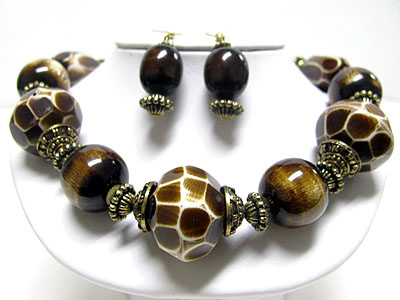 Carved stone ball and antique metal necklace set