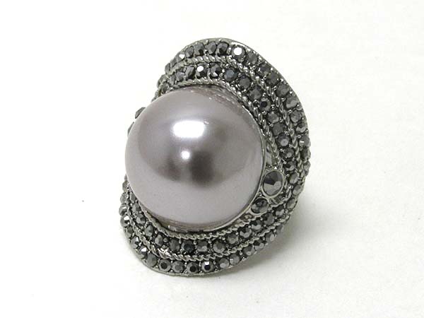 Large pearl and crystal stud stretch ring