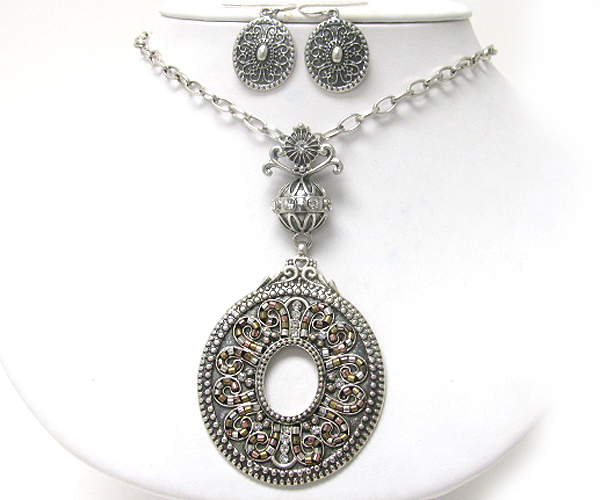 Detail textured metal oval pendant necklace earring set