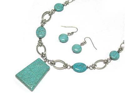 Turquoise stone pendant necklace and earring set 