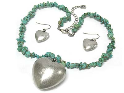 Metal solid heart pendant and turquoise chip stone strand necklace and earring set