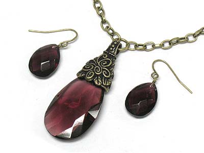 Facet cut glass tear shape pendant necklace and earring set 