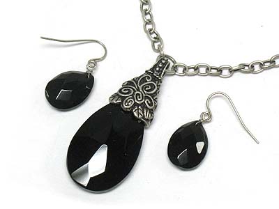 Facet cut glass tear shape pendant necklace and earring set