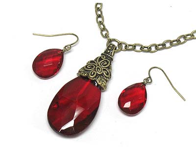 Facet cut glass tear shape pendant necklace and earring set 