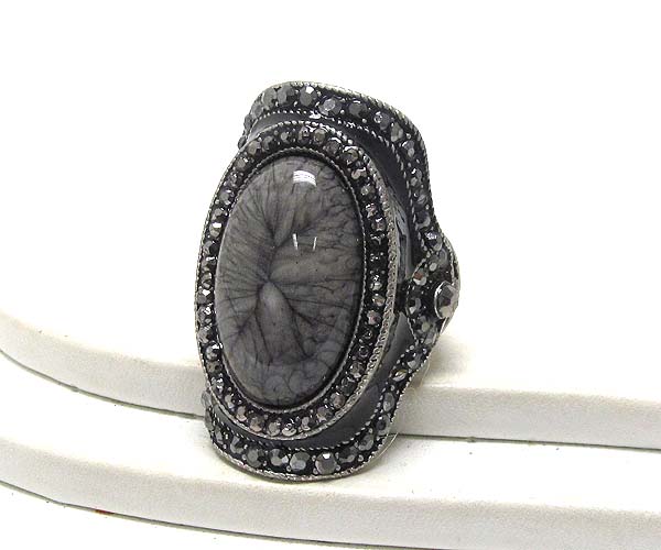 Crystal and glass oval stone scratch metal stretch ring