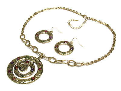 Crystal stud mammerd metal round pendant necklace and earring set