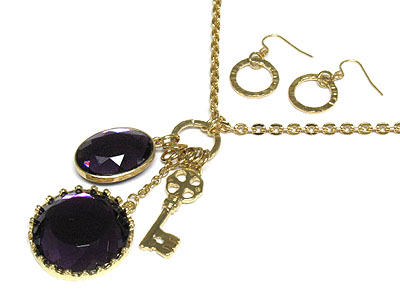 Big round expoxy stone and key dangle necklace and earring set