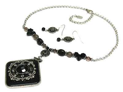 Crystal deco casting rhombus pendant and multi beads string necklace and earring set