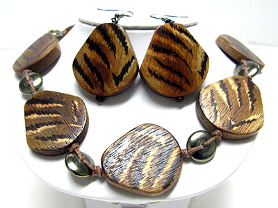 Animal skin pattern wood link n ecklace set