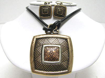 Antique style textured square pendant cord neckalce set