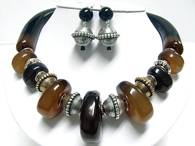 Ethnic style horn and chunky beads necklace earring set 