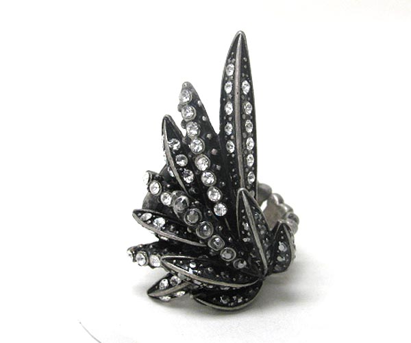 Crystal stud angel wing stretch ring