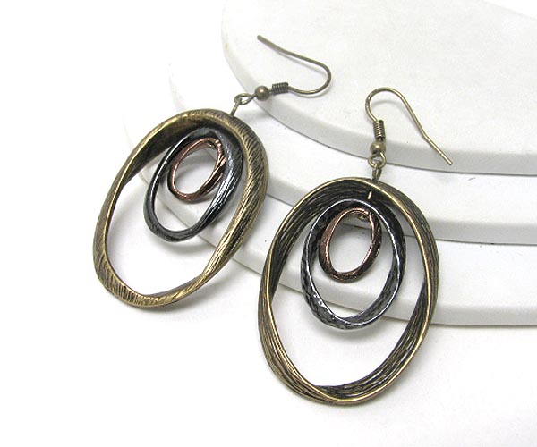 Twisted metal triple oval link earring