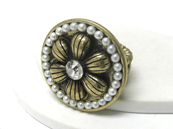 Crystal and pearl deco round flower stretch ring