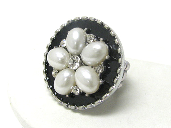 Crystal and pearl deco round flower stretch ring