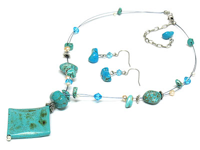 Acrylic turquoise pendant and fine thread necklace set