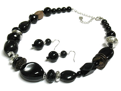 Multi acrylic bead winter necklace set