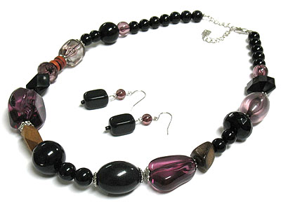 Multi acrylic bead winter necklace set