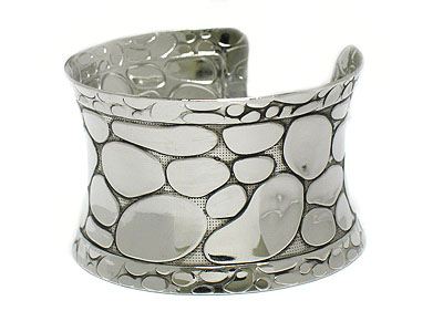 Wide casting metal bracelet