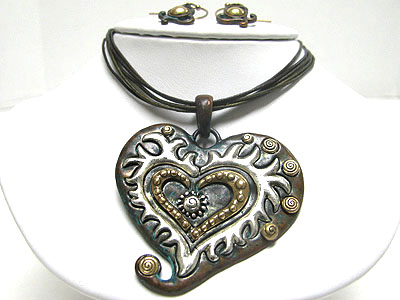 Antique look patina metal heart necklace set