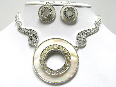 Natural shell disk and metal filigree pendant necklace earring set