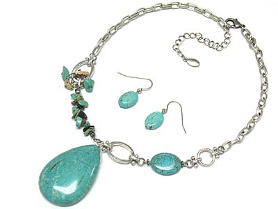 Turquoise tear shape pendant and chip stone necklace and earring set 